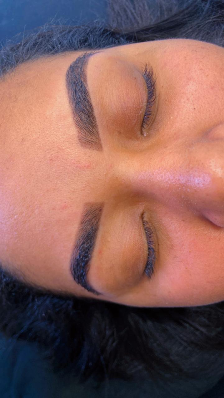 Design de sobrancelhas com henna